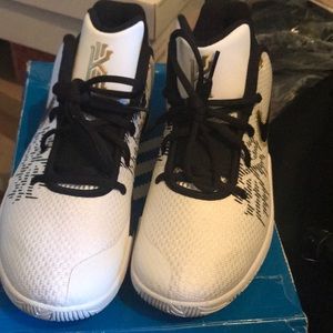 Kyrie Nike’s new, no box